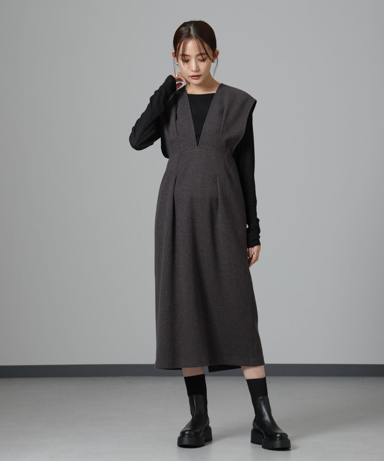 ニードルジャージーVネックタックワンピース 6694219333