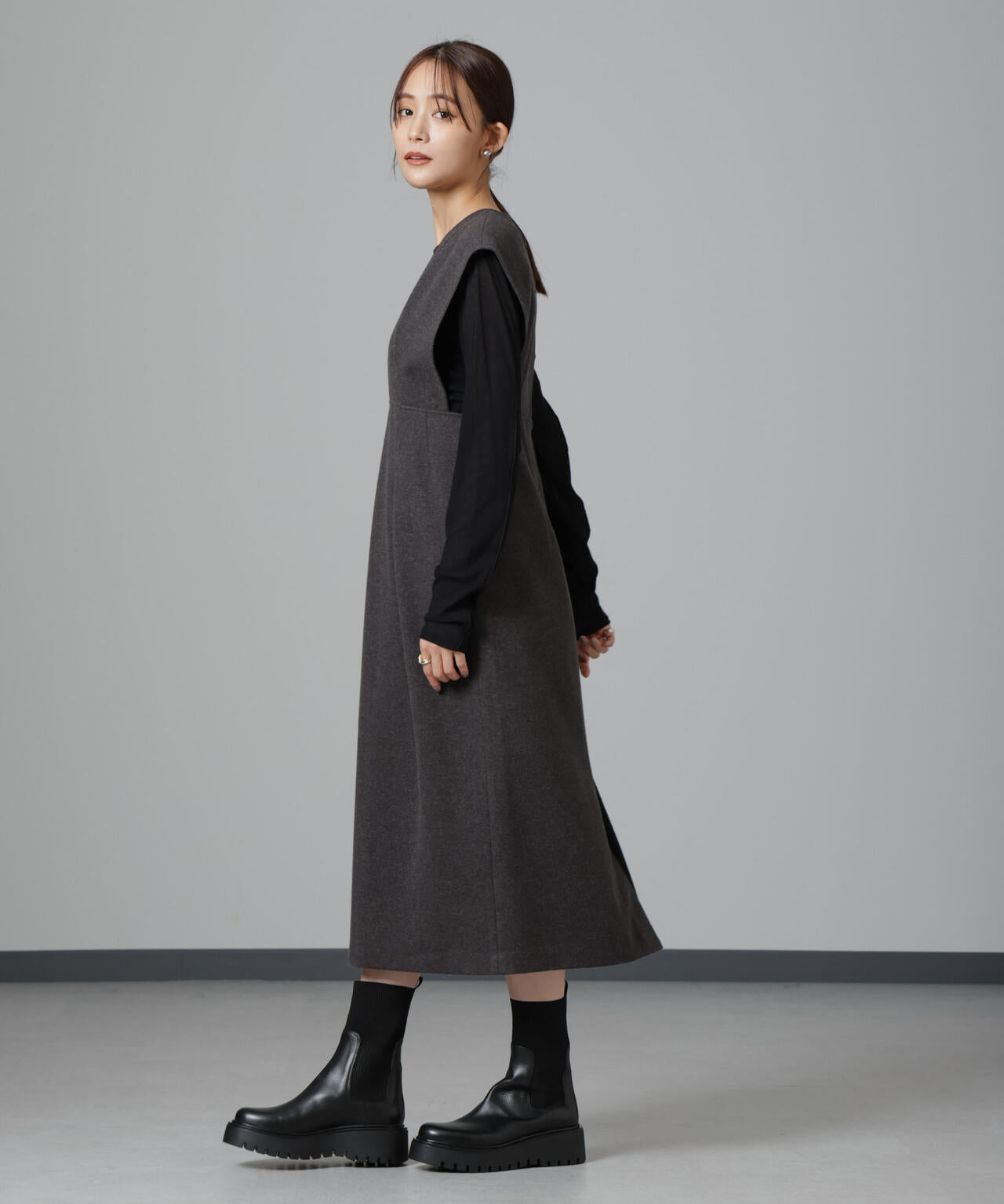 ニードルジャージーVネックタックワンピース 6694219333