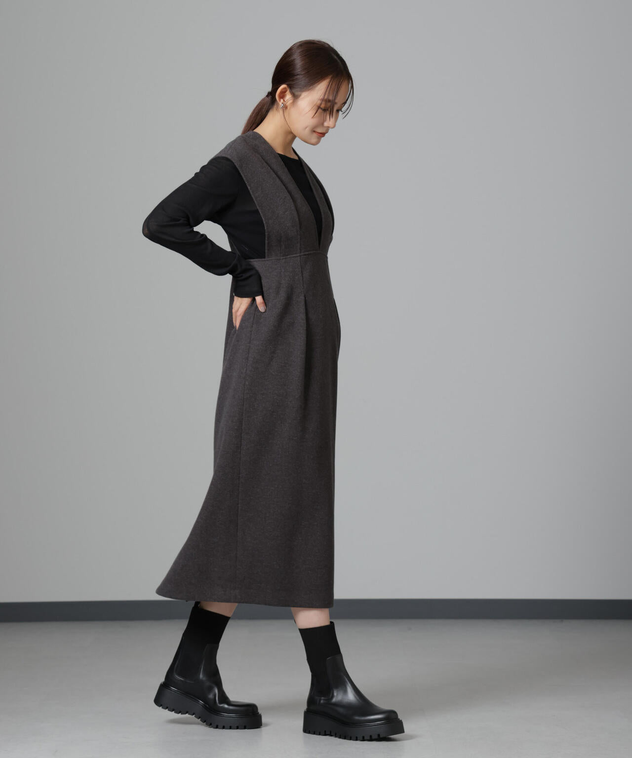 ニードルジャージーVネックタックワンピース 6694219333