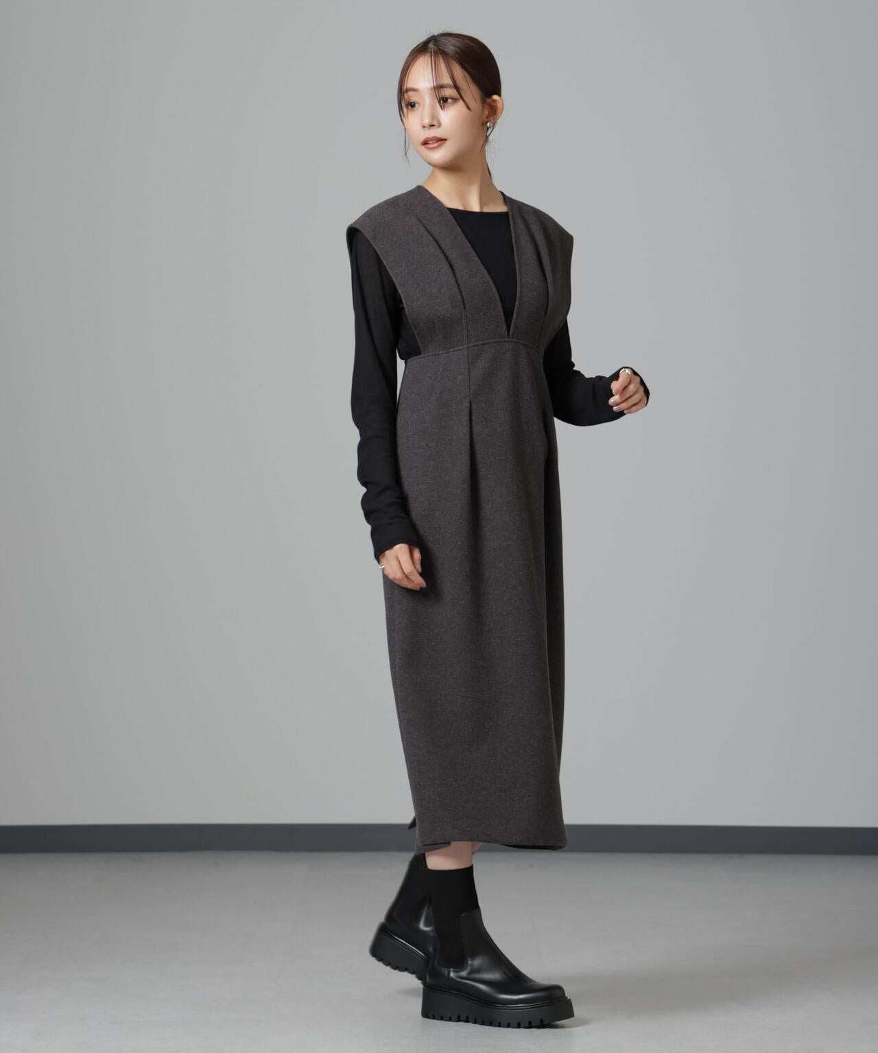 ニードルジャージーVネックタックワンピース 6694219333