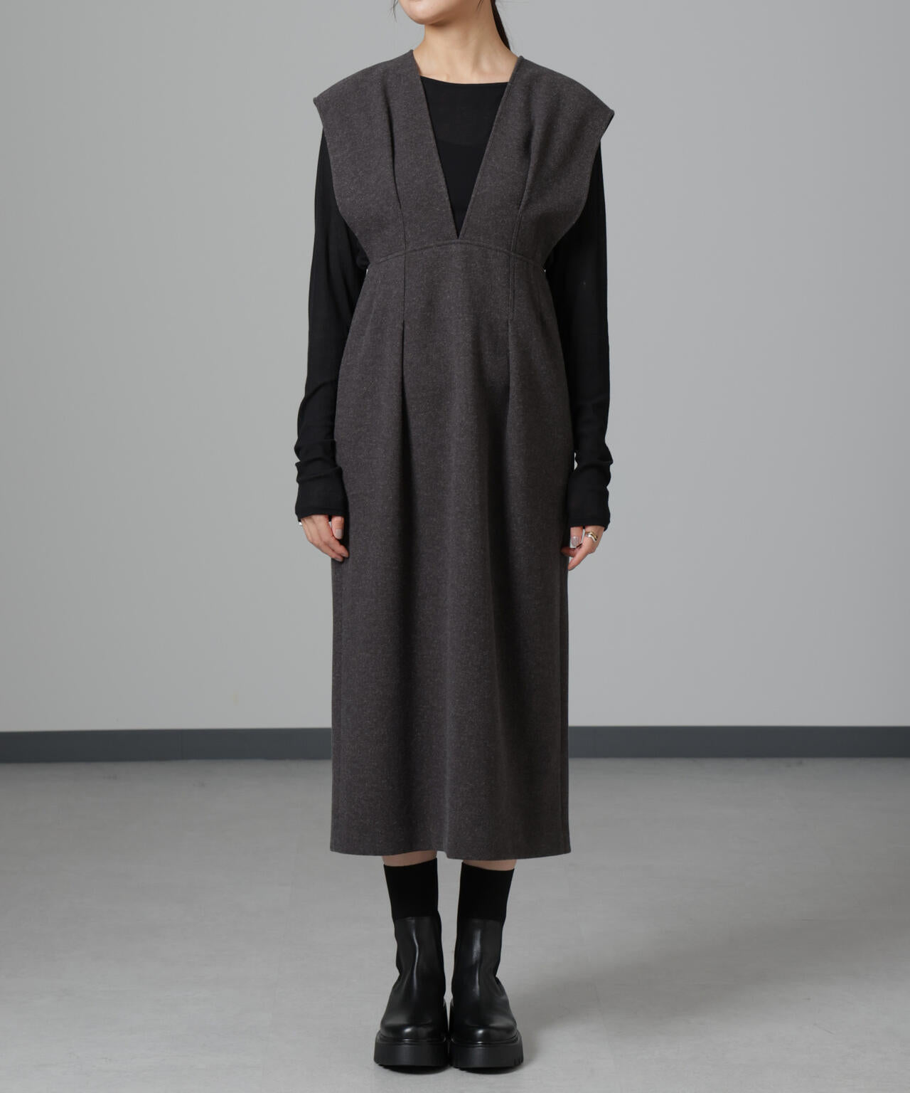 ニードルジャージーVネックタックワンピース 6694219333