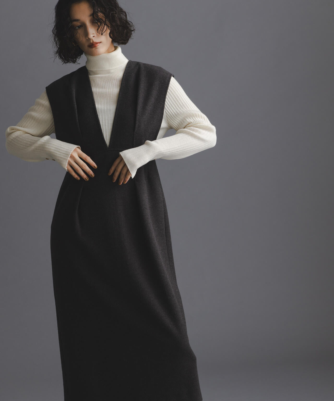 ニードルジャージーVネックタックワンピース 6694219333