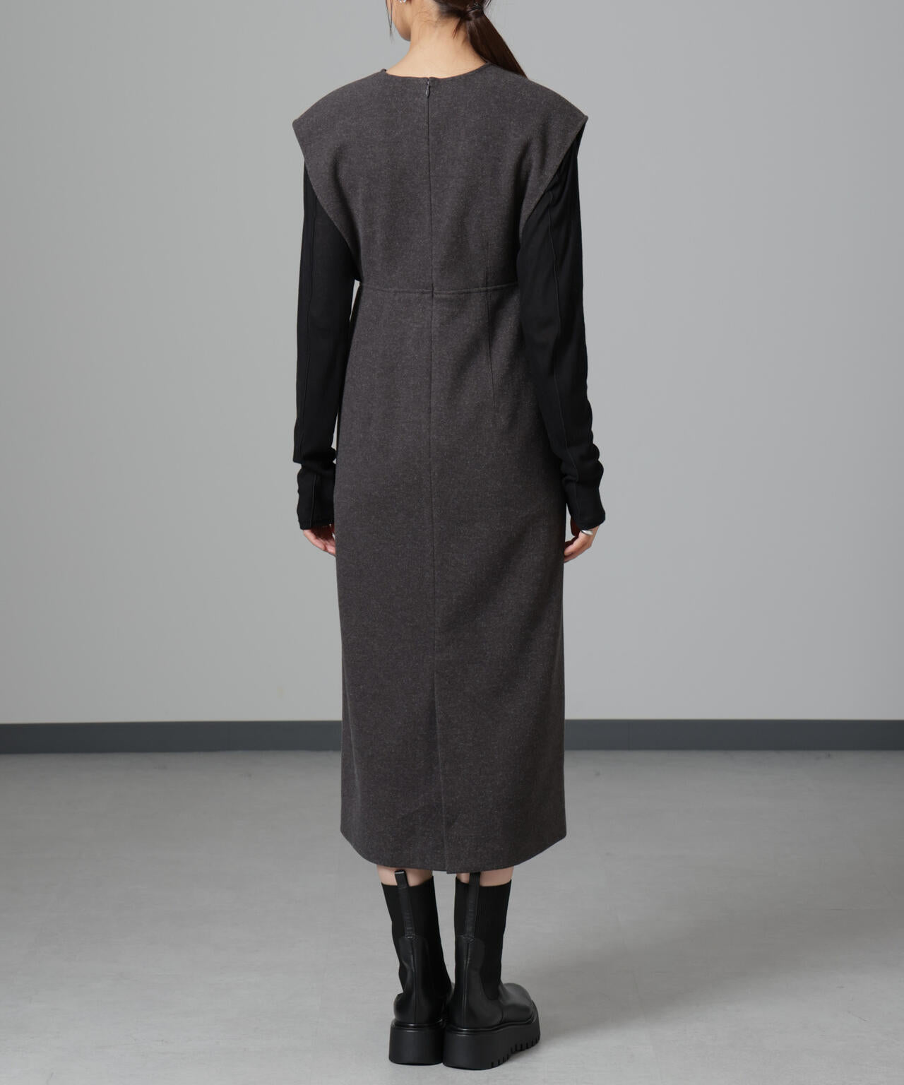 ニードルジャージーVネックタックワンピース 6694219333