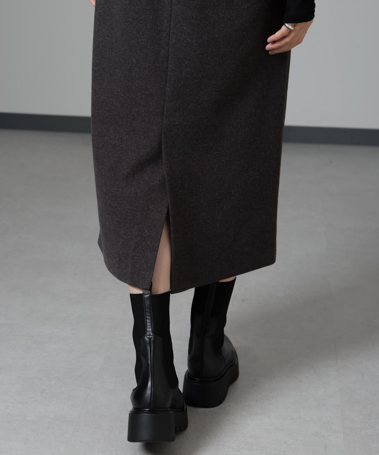 ニードルジャージーVネックタックワンピース 6694219333