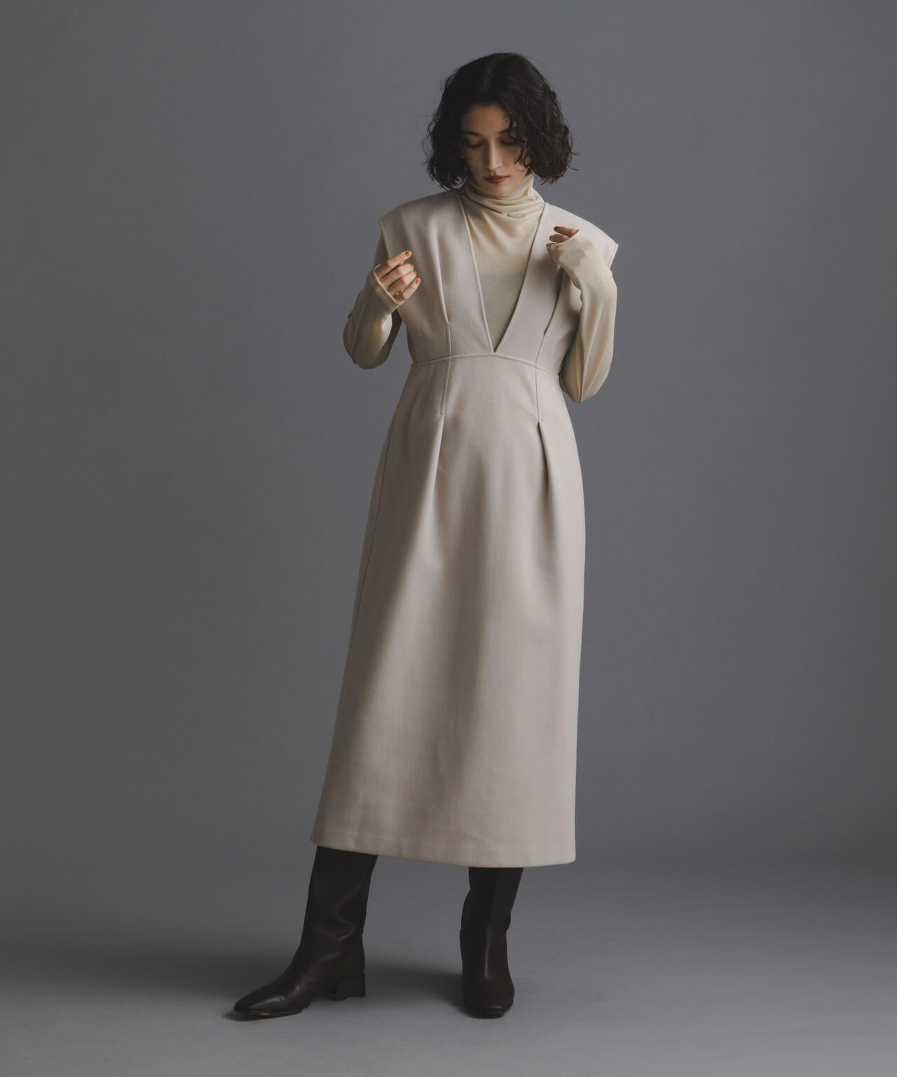 ニードルジャージーVネックタックワンピース 6694219333