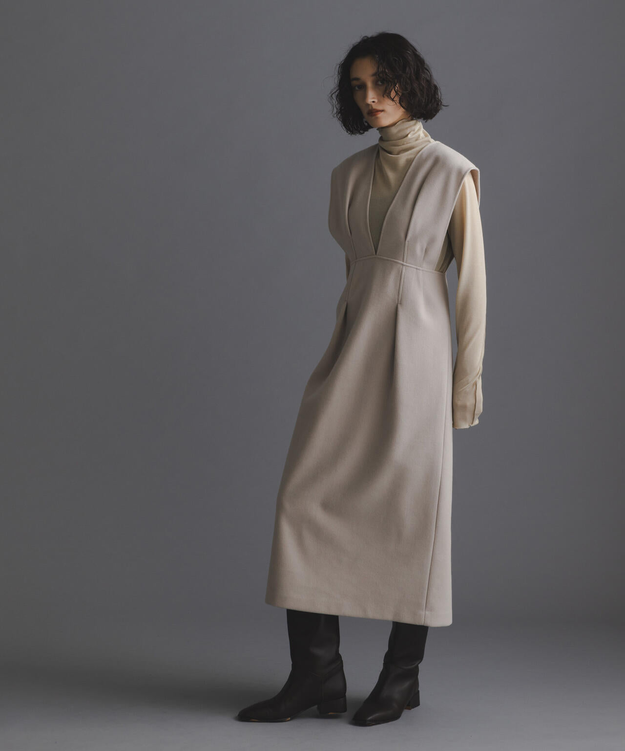 ニードルジャージーVネックタックワンピース 6694219333