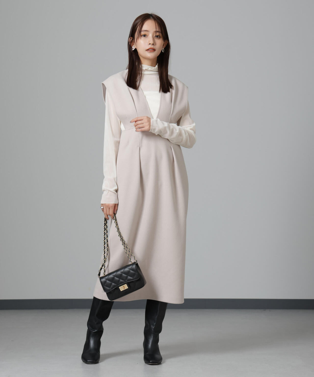 ニードルジャージーVネックタックワンピース 6694219333