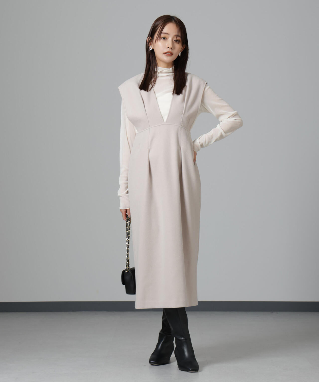 ニードルジャージーVネックタックワンピース 6694219333