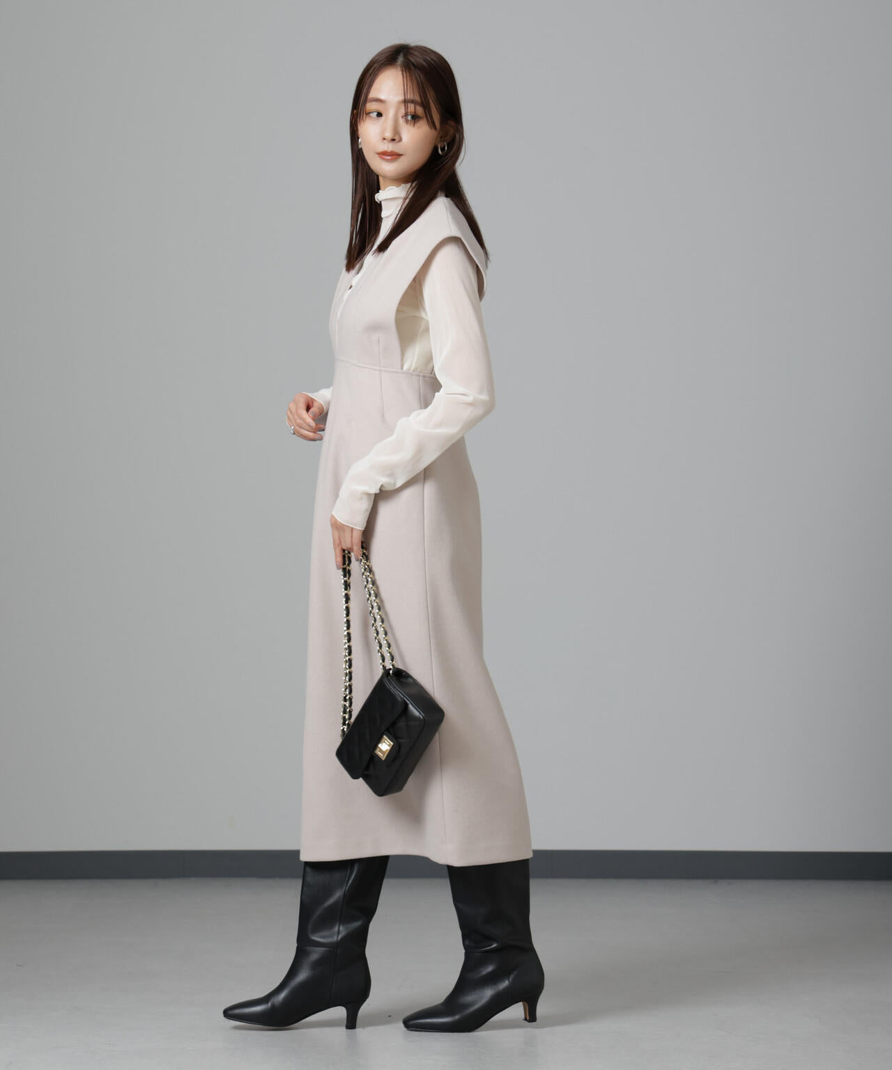 ニードルジャージーVネックタックワンピース 6694219333