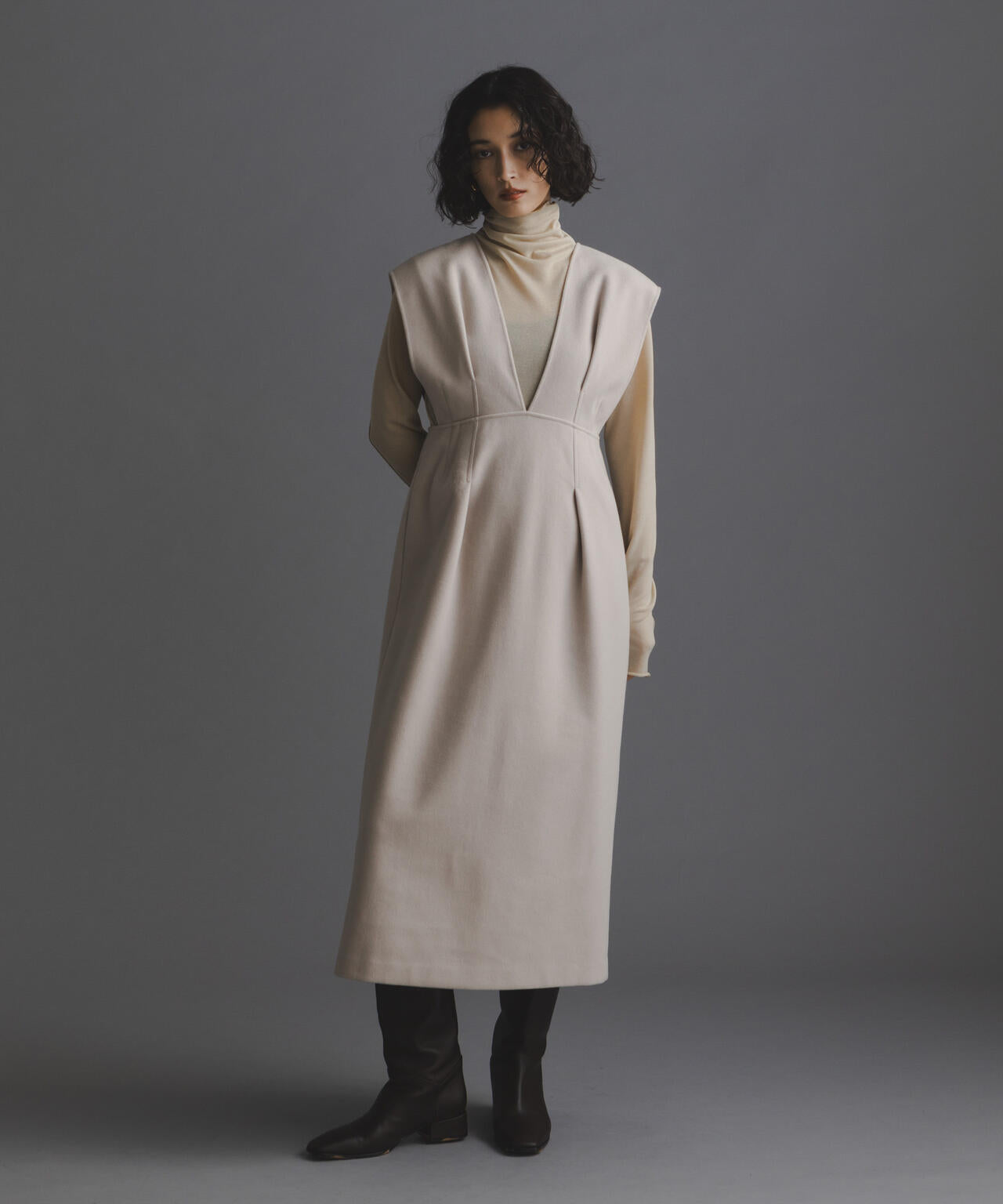 ニードルジャージーVネックタックワンピース 6694219333