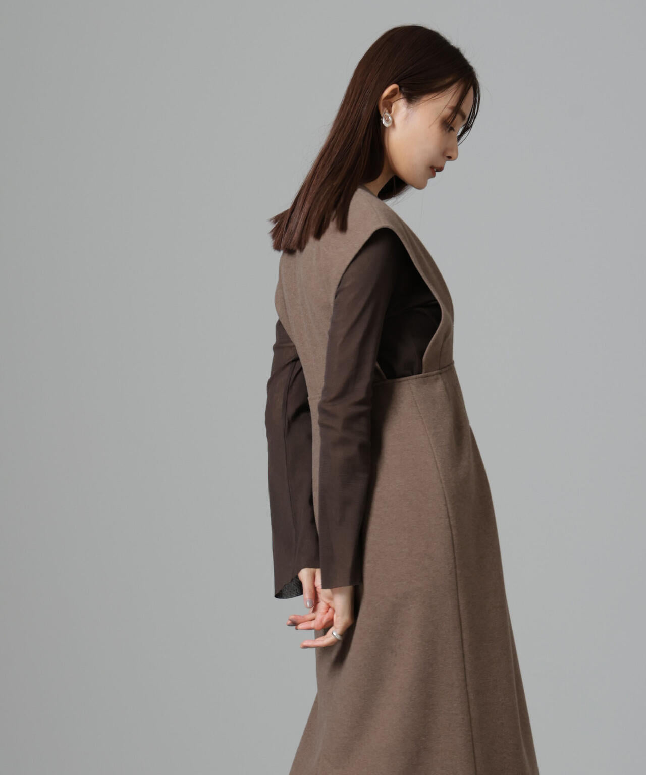 ニードルジャージーVネックタックワンピース 6694219333