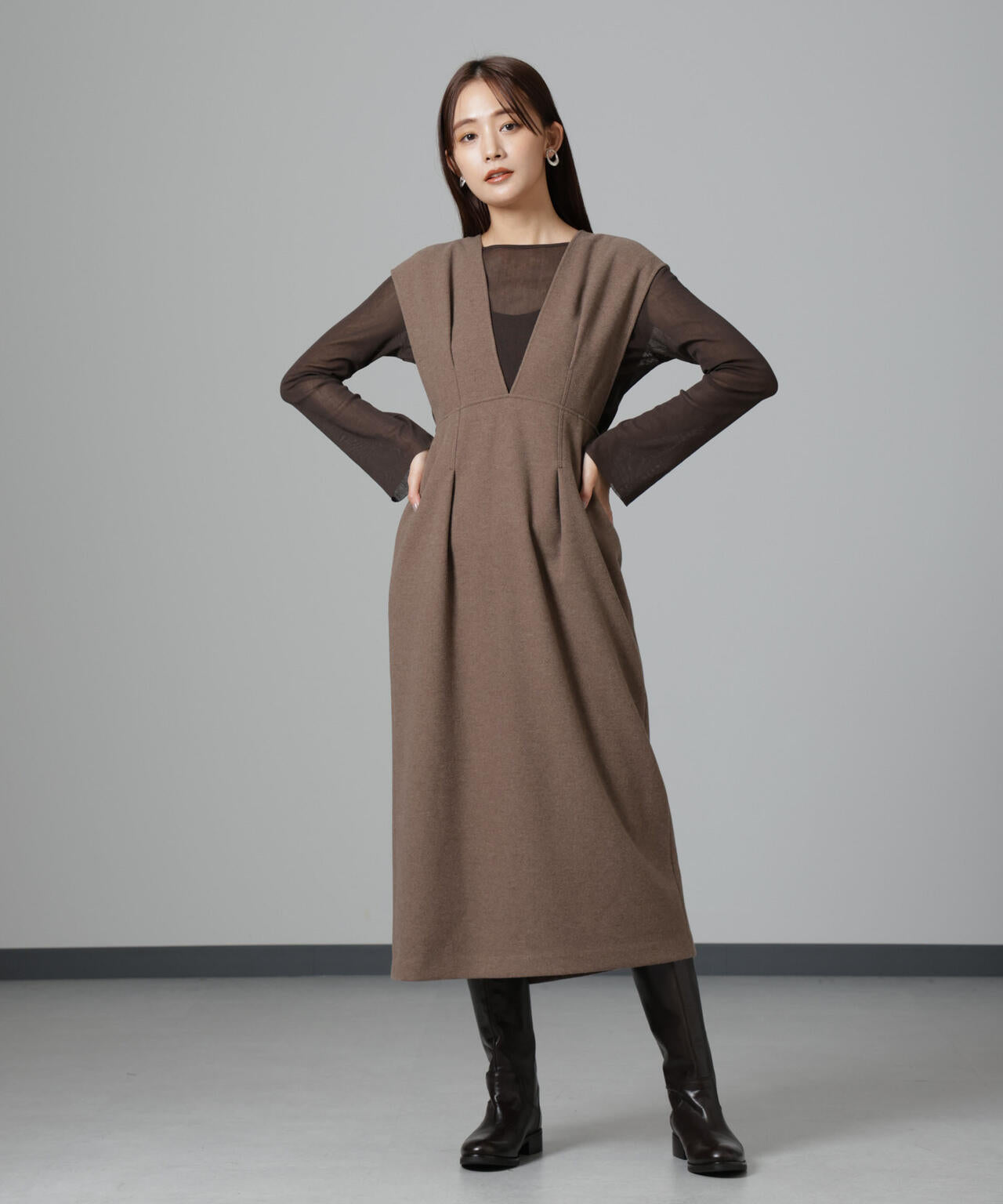 ニードルジャージーVネックタックワンピース 6694219333