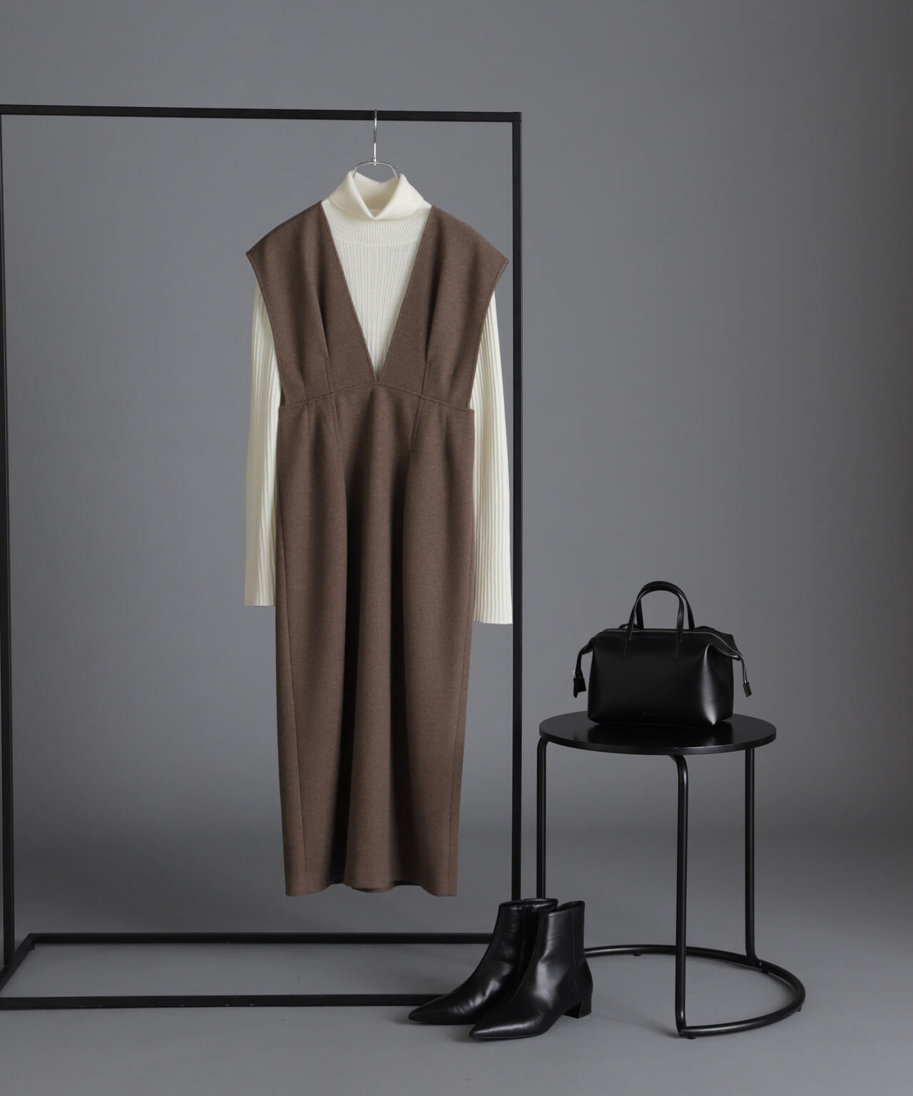 ニードルジャージーVネックタックワンピース 6694219333