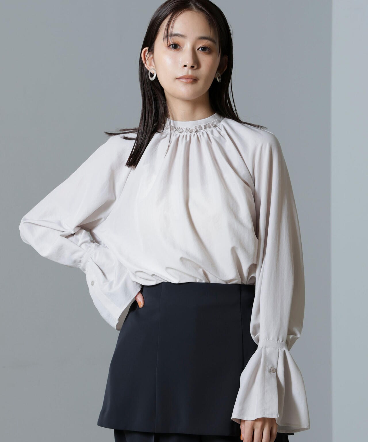 美品✨イエナ 2024SS タックスリーブブラウス ホワイト F パール タック フレア スリーブ スタンド ブラウス