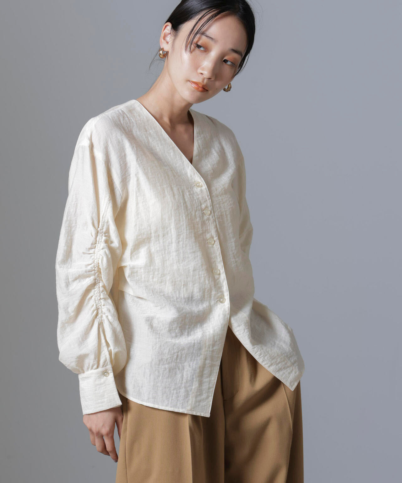 ギャザースリーブコンシャスブラウス 6694220324