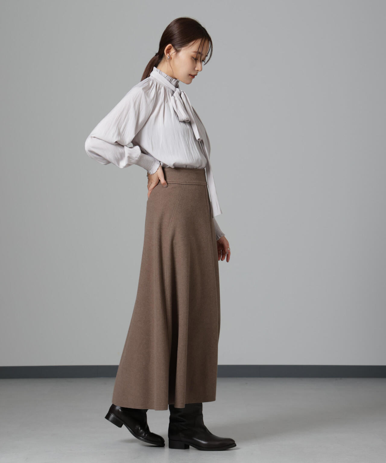 シャーリングネックボウタイブラウス 6694220325