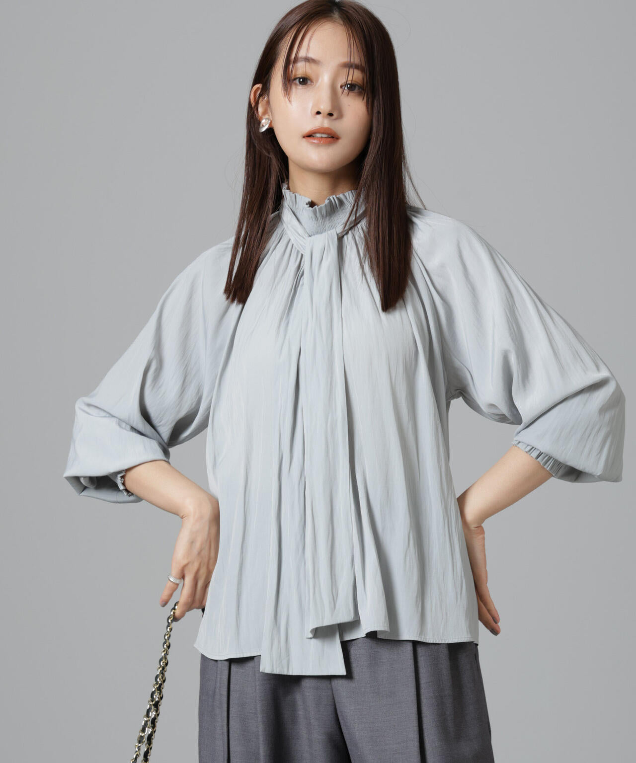 シャーリングネックボウタイブラウス 6694220325