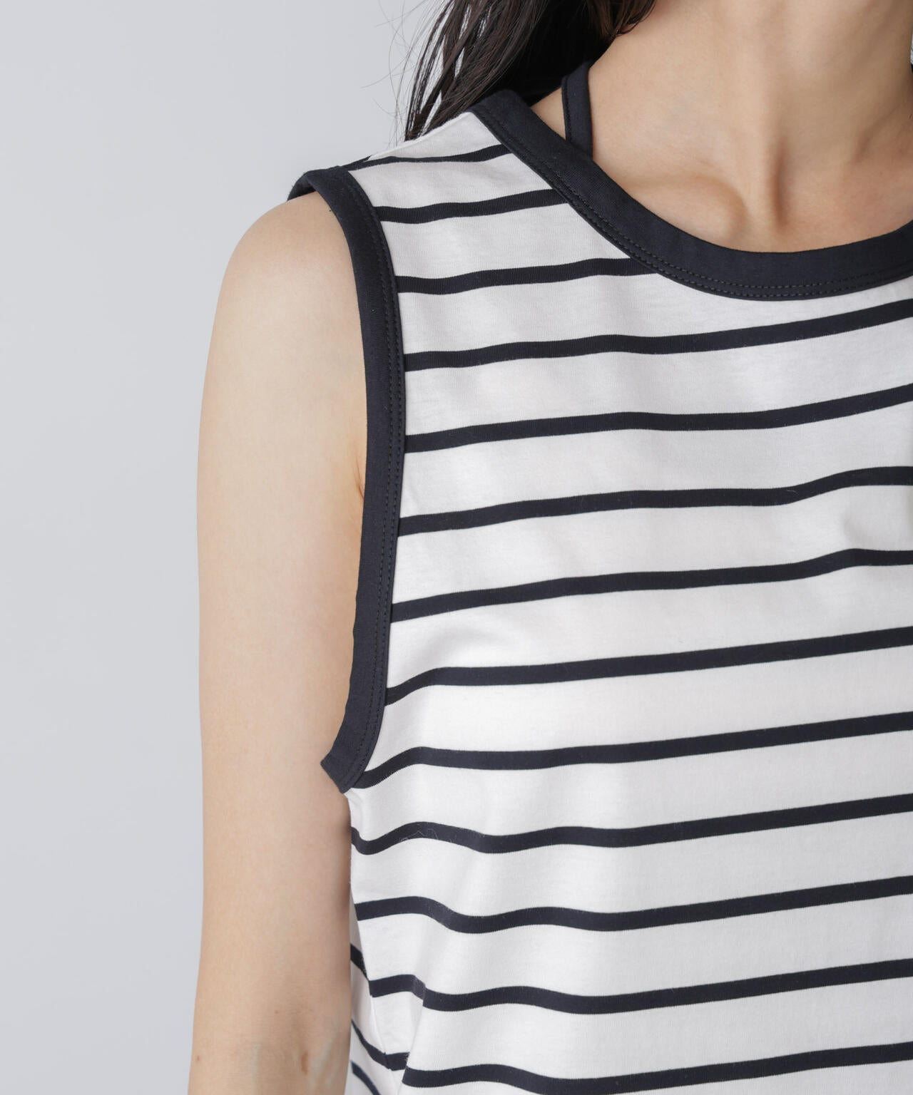 ホルターネックノースリーブプルオーバー 6694224309