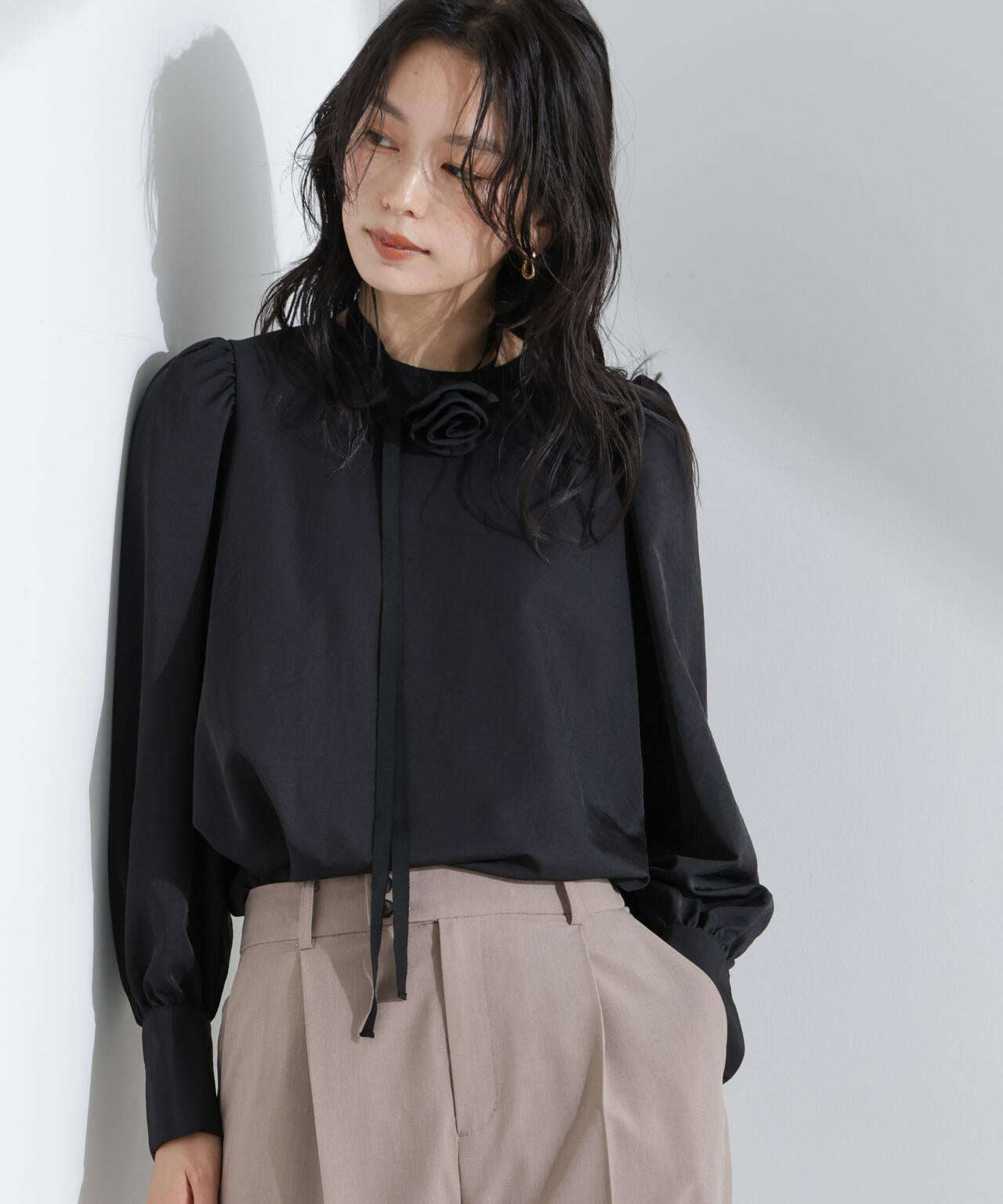 コサージュチョーカー付きブラウス 6695120307