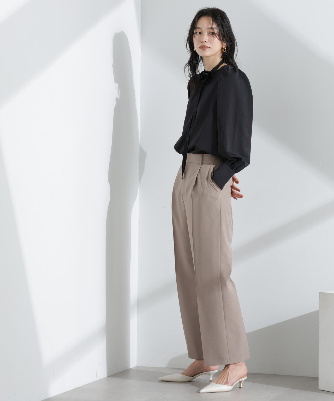 コサージュチョーカー付きブラウス 6695120307