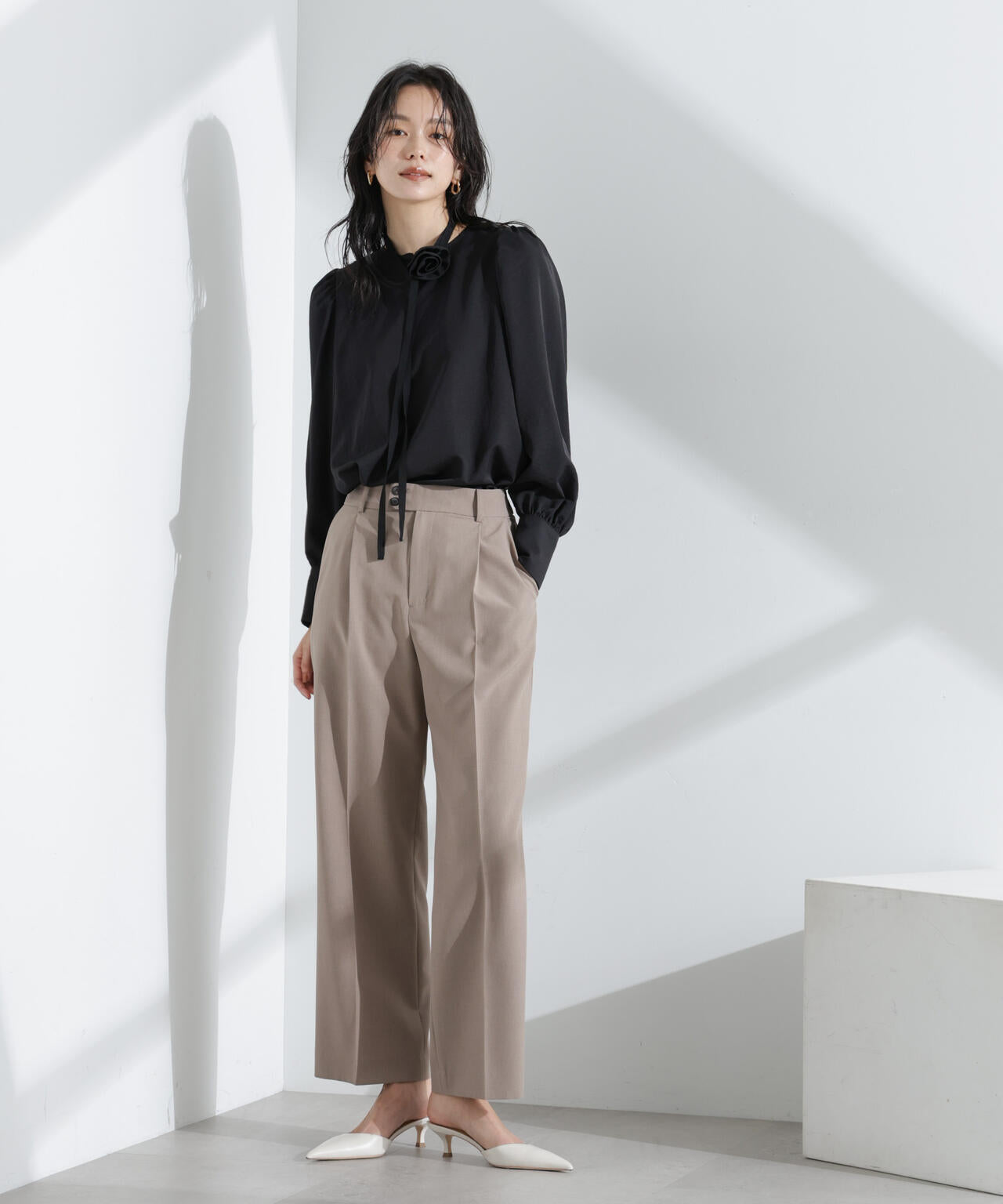 コサージュチョーカー付きブラウス 6695120307