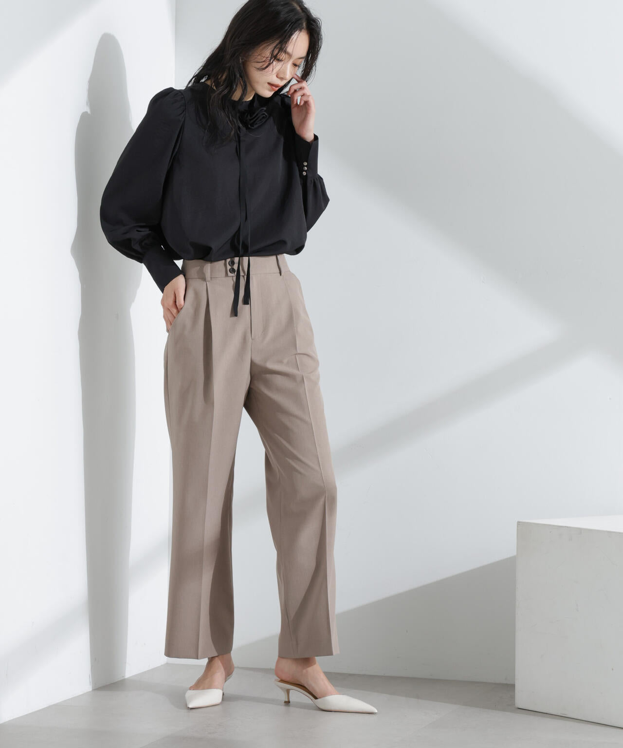 コサージュチョーカー付きブラウス 6695120307