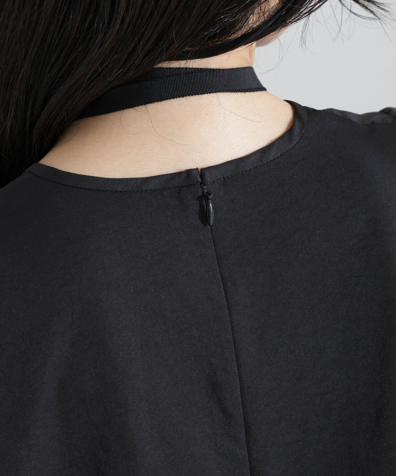 コサージュチョーカー付きブラウス 6695120307