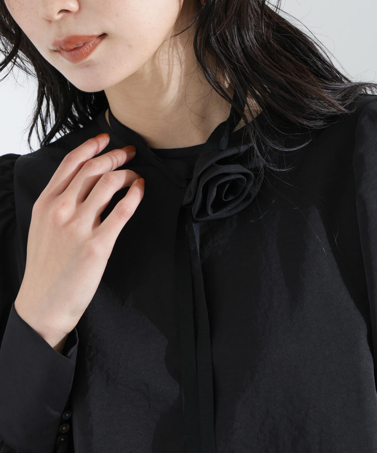 コサージュチョーカー付きブラウス 6695120307