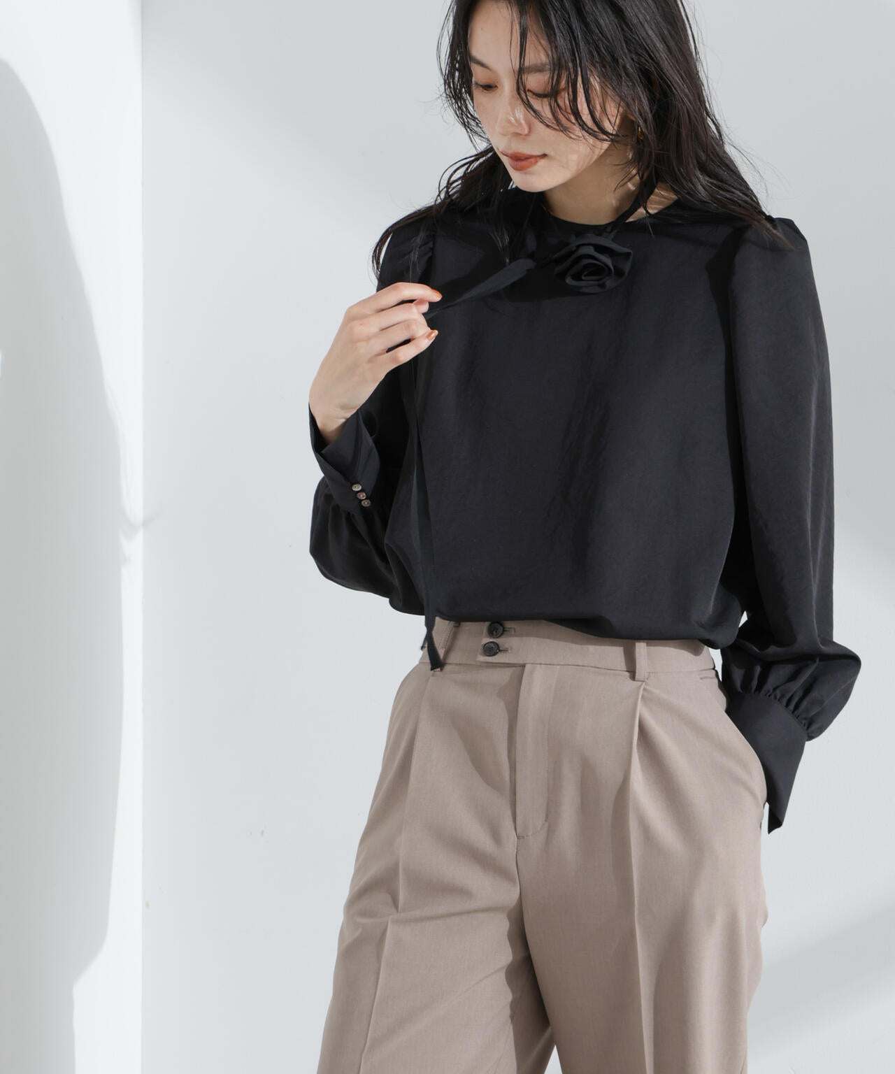 コサージュチョーカー付きブラウス 6695120307