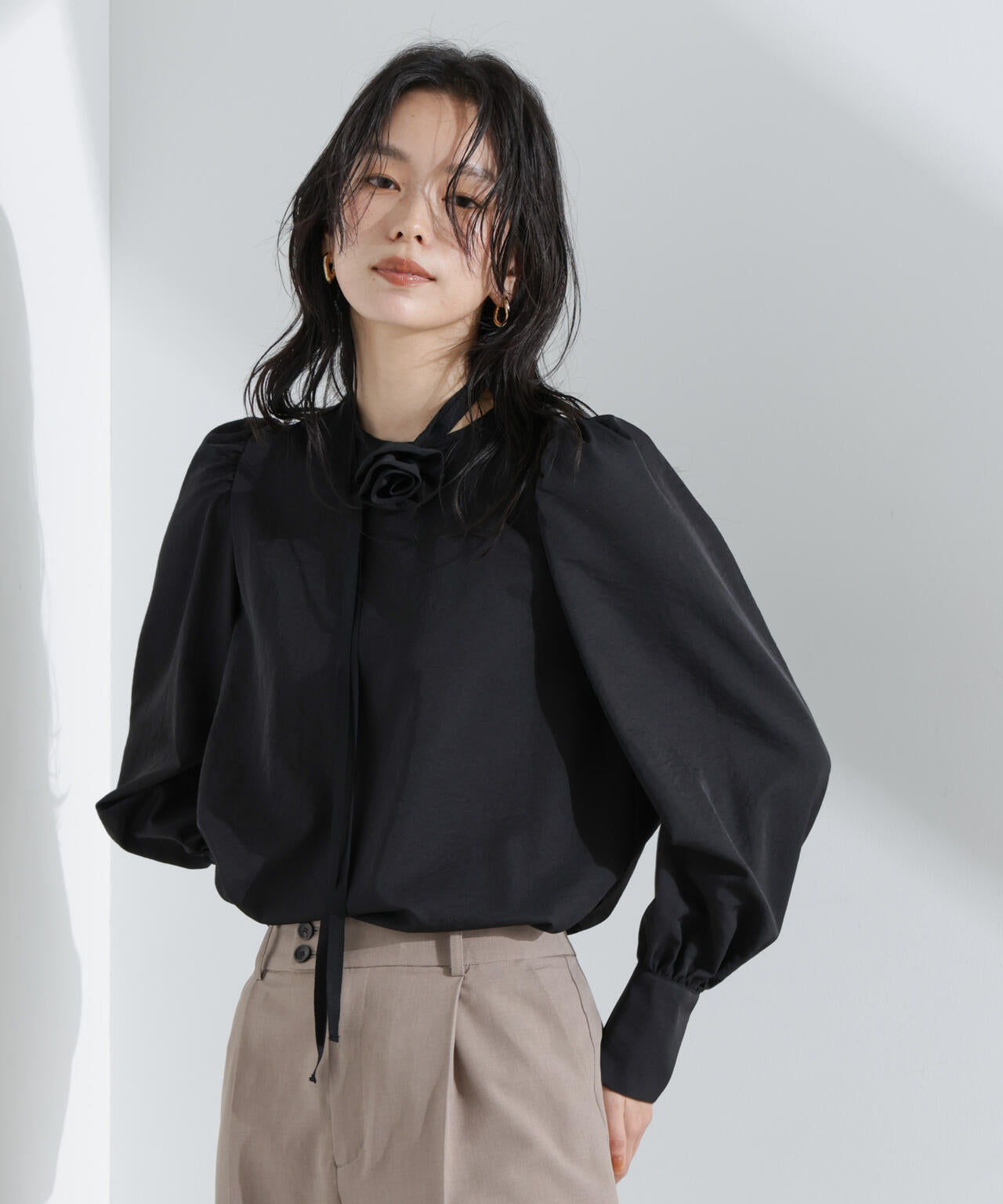 コサージュチョーカー付きブラウス 6695120307