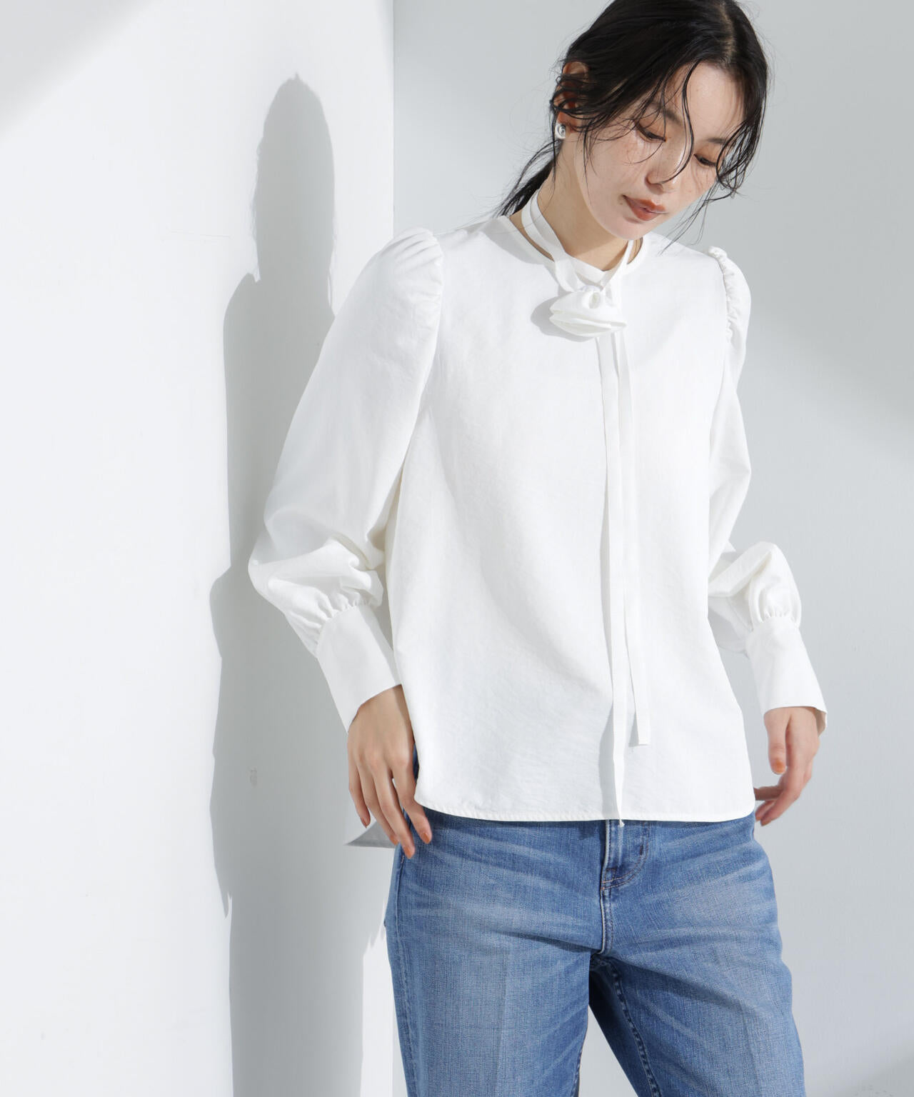 コサージュチョーカー付きブラウス 6695120307