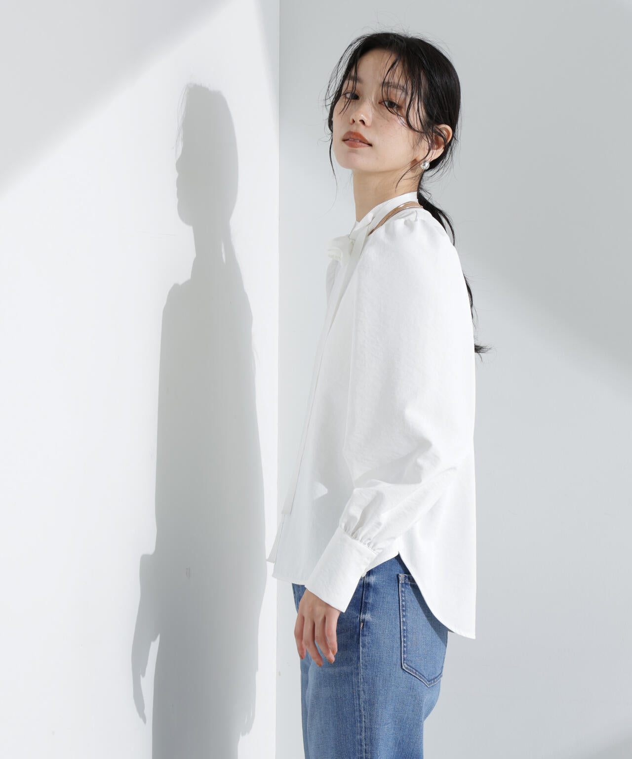 コサージュチョーカー付きブラウス 6695120307