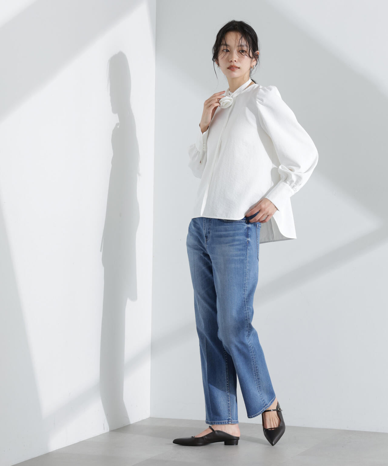 コサージュチョーカー付きブラウス 6695120307