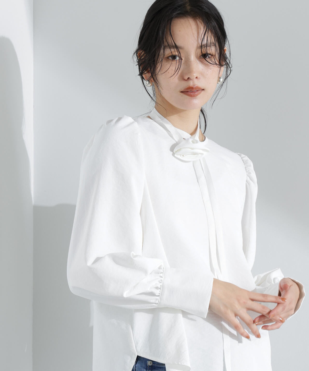 コサージュチョーカー付きブラウス 6695120307