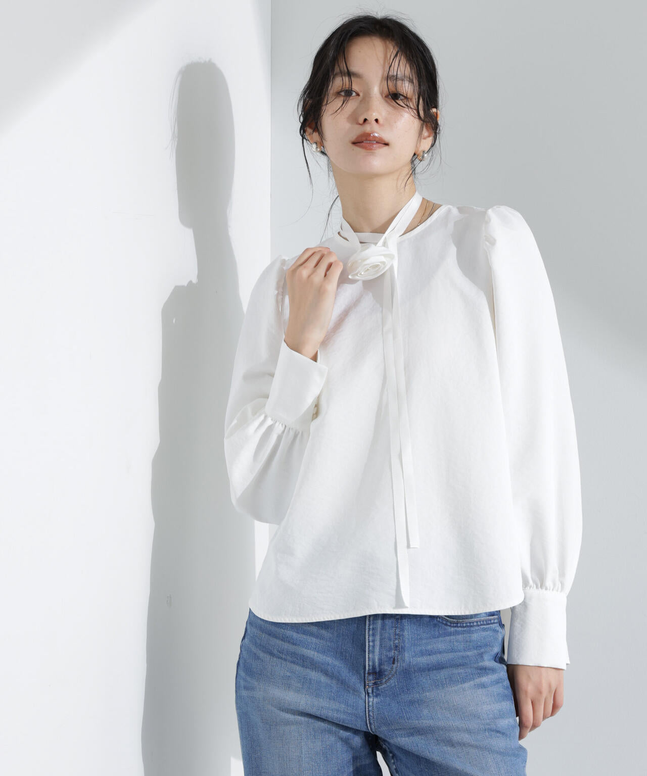 コサージュチョーカー付きブラウス 6695120307