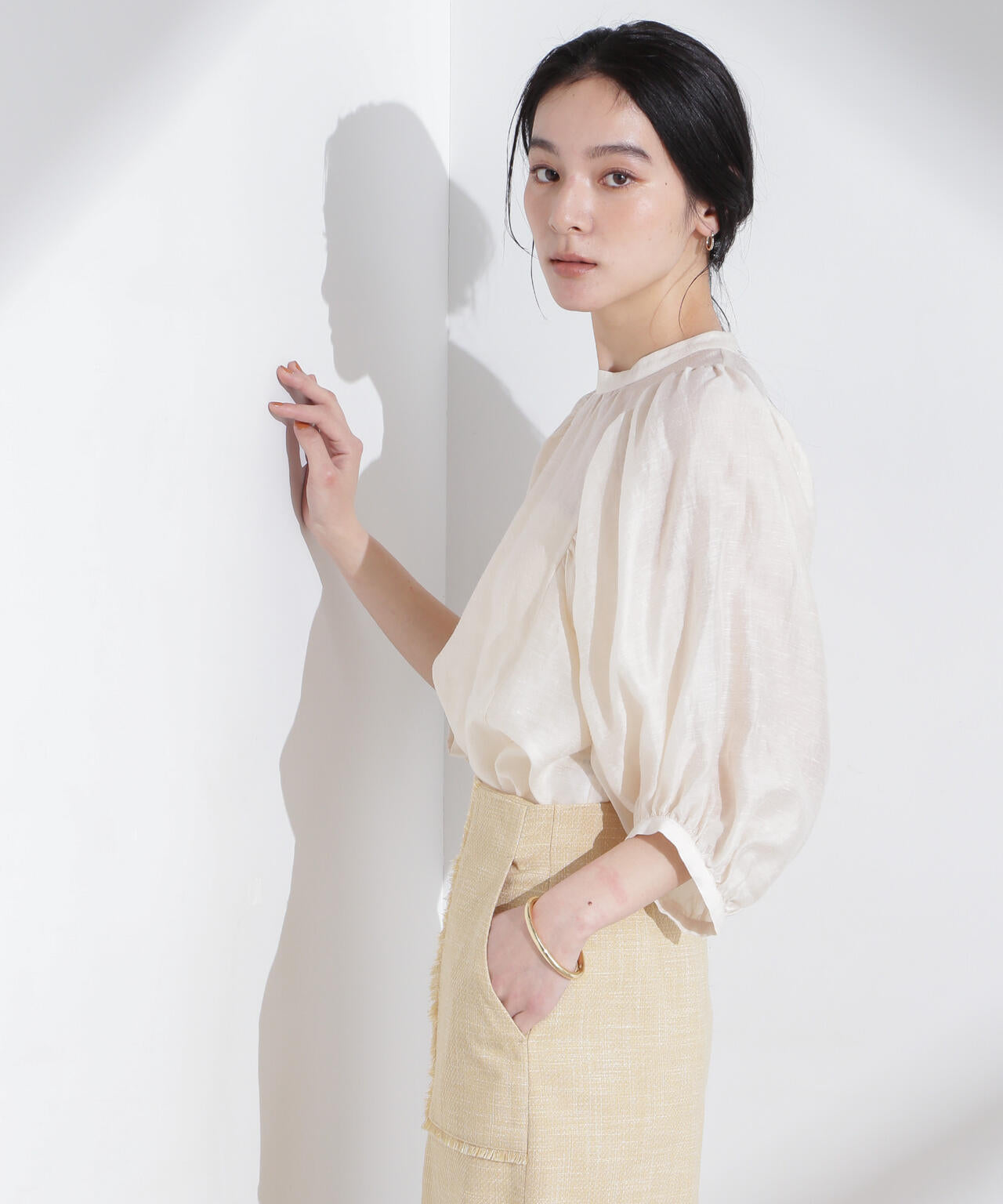 リネン混シアーボリュームスリーブブラウス 6695120317