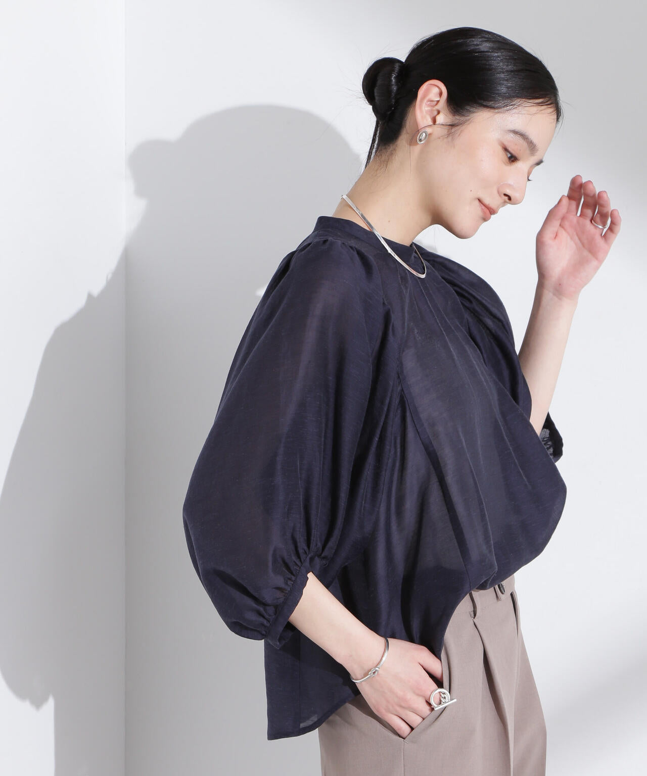 リネン混シアーボリュームスリーブブラウス 6695120317