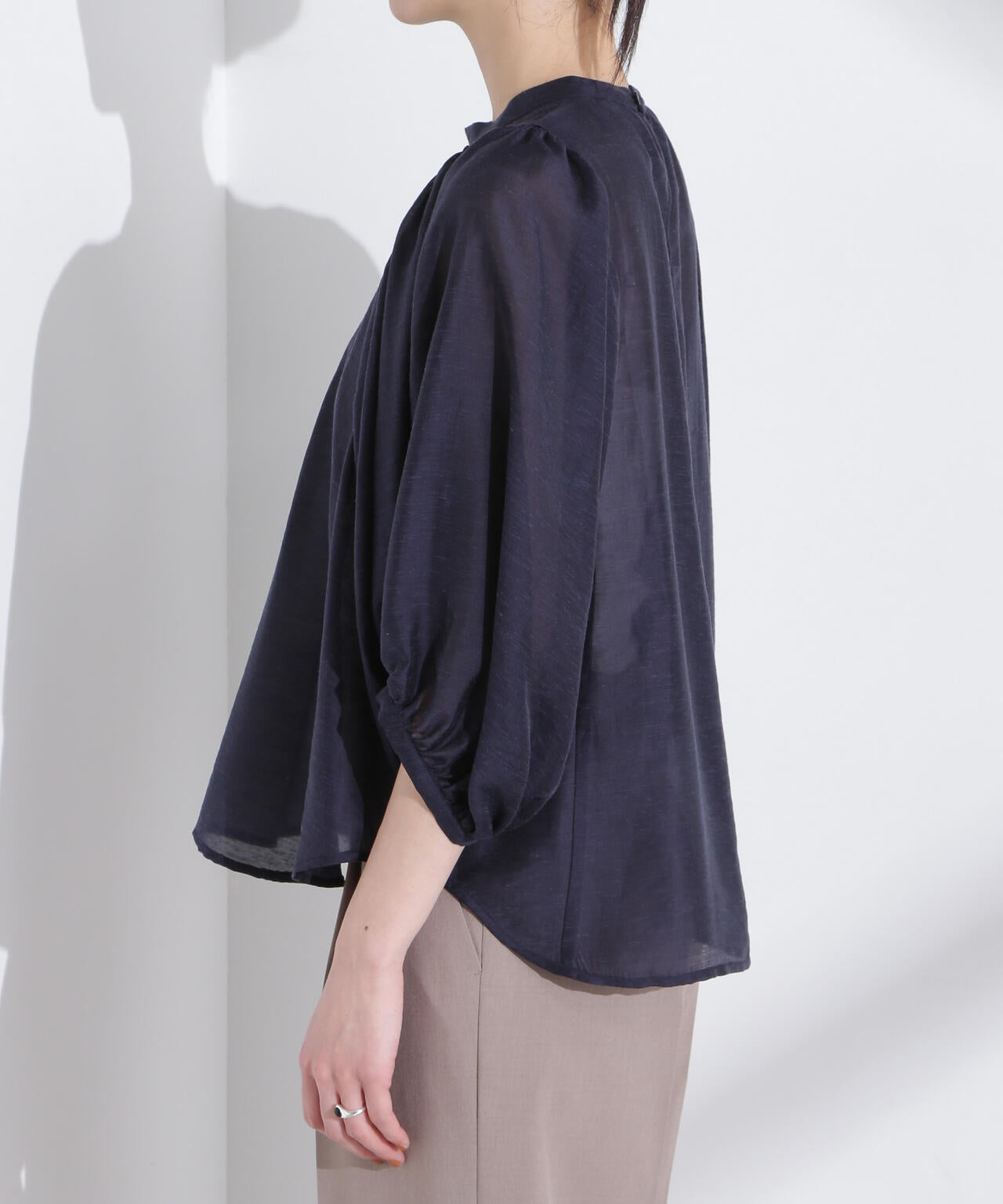 リネン混シアーボリュームスリーブブラウス 6695120317