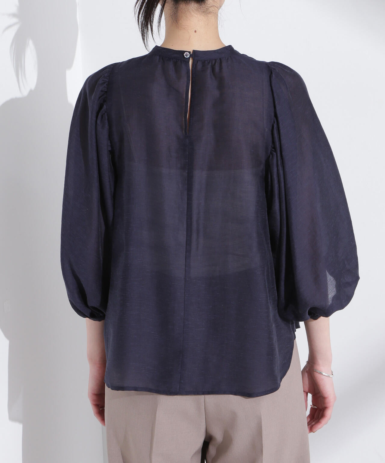 リネン混シアーボリュームスリーブブラウス 6695120317