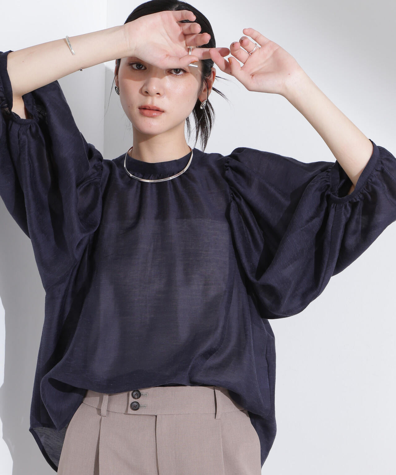 リネン混シアーボリュームスリーブブラウス 6695120317