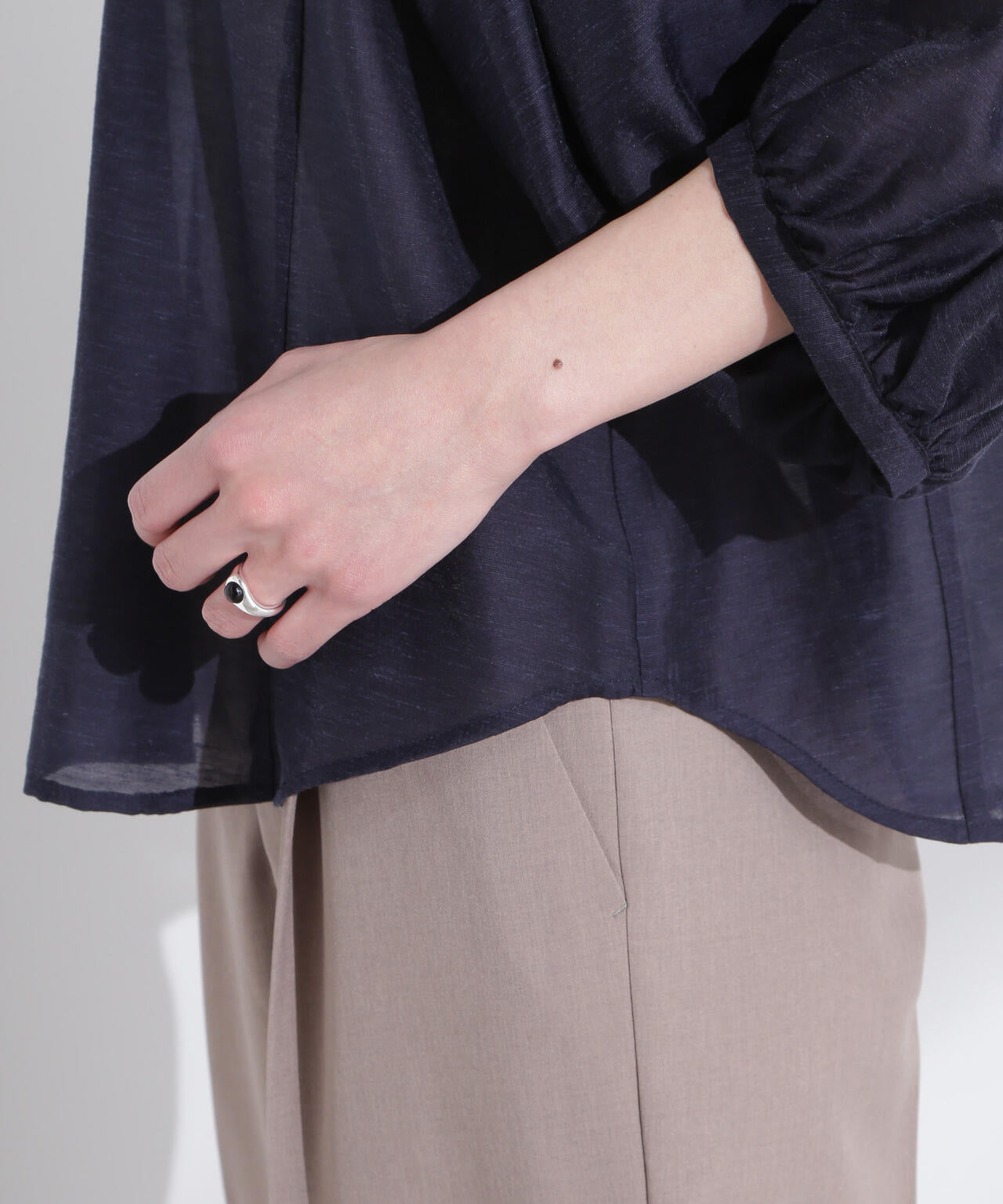 リネン混シアーボリュームスリーブブラウス 6695120317