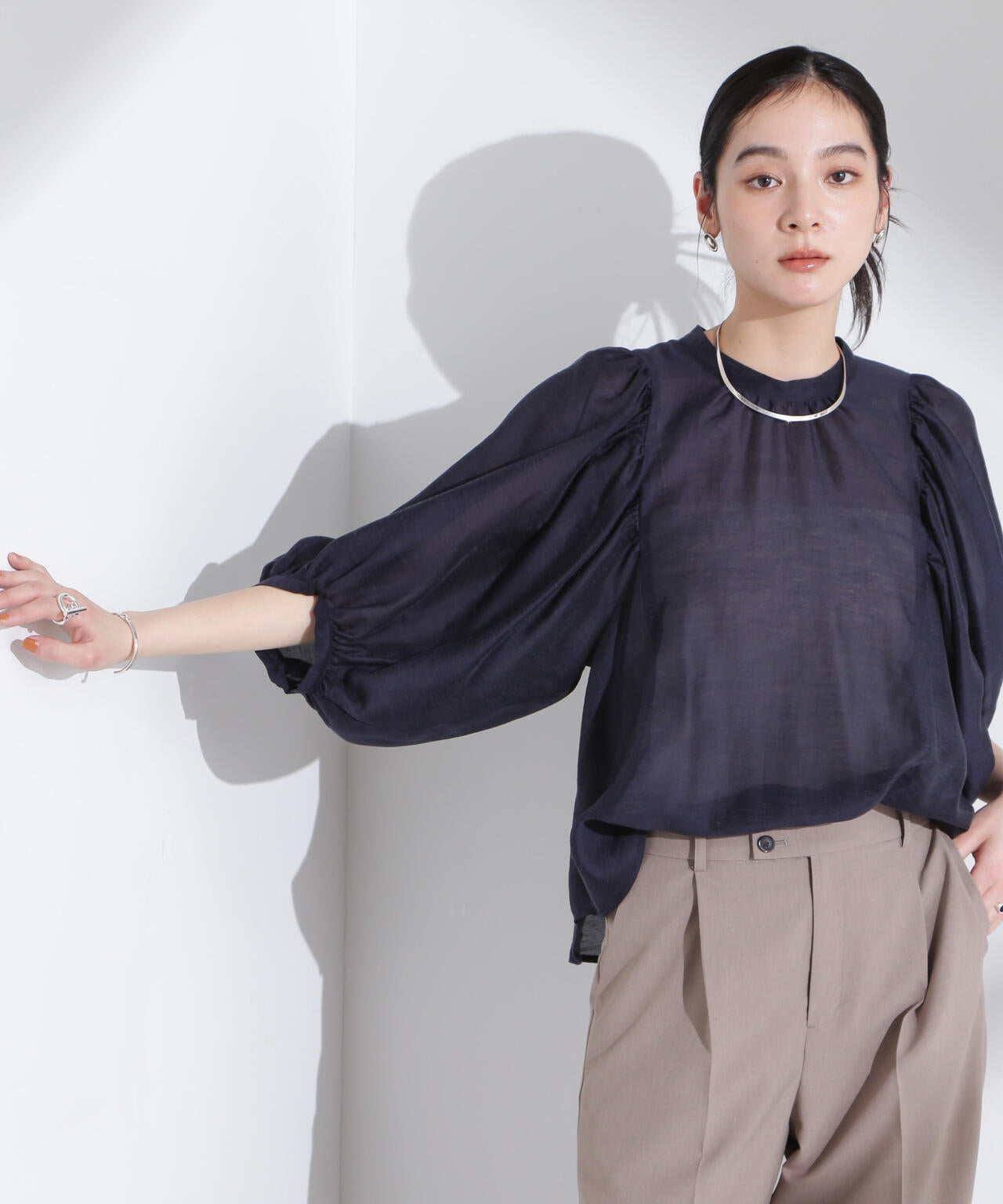 リネン混シアーボリュームスリーブブラウス 6695120317