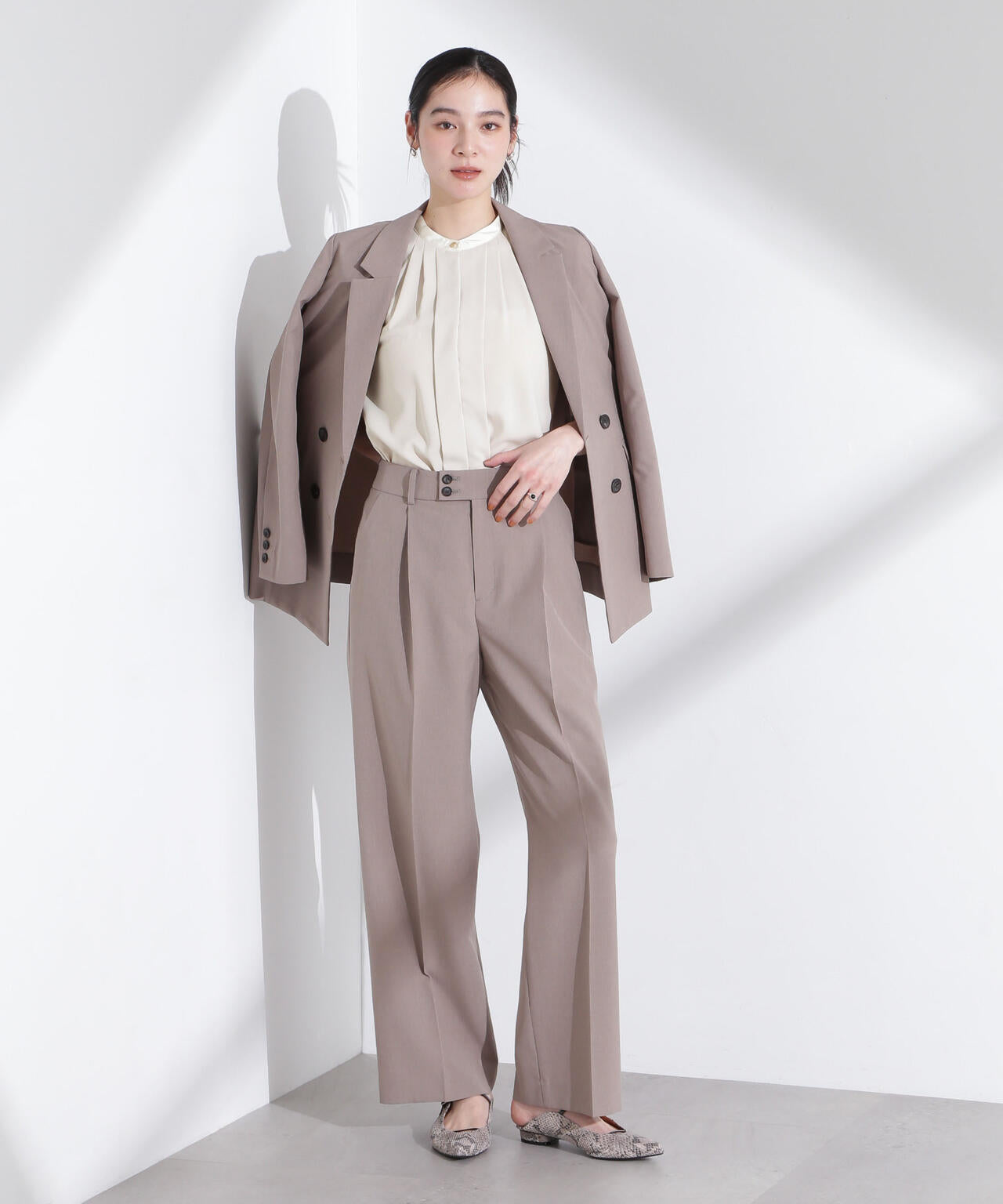 スタンドバイカラータックブラウス 半袖 6695121306