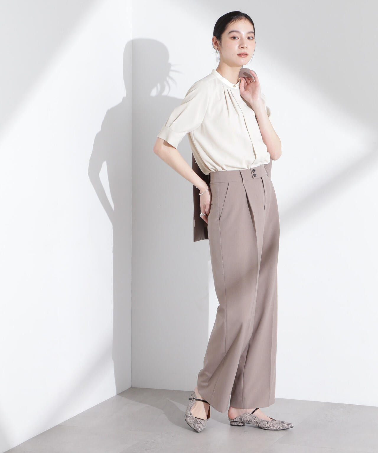 スタンドバイカラータックブラウス 半袖 6695121306