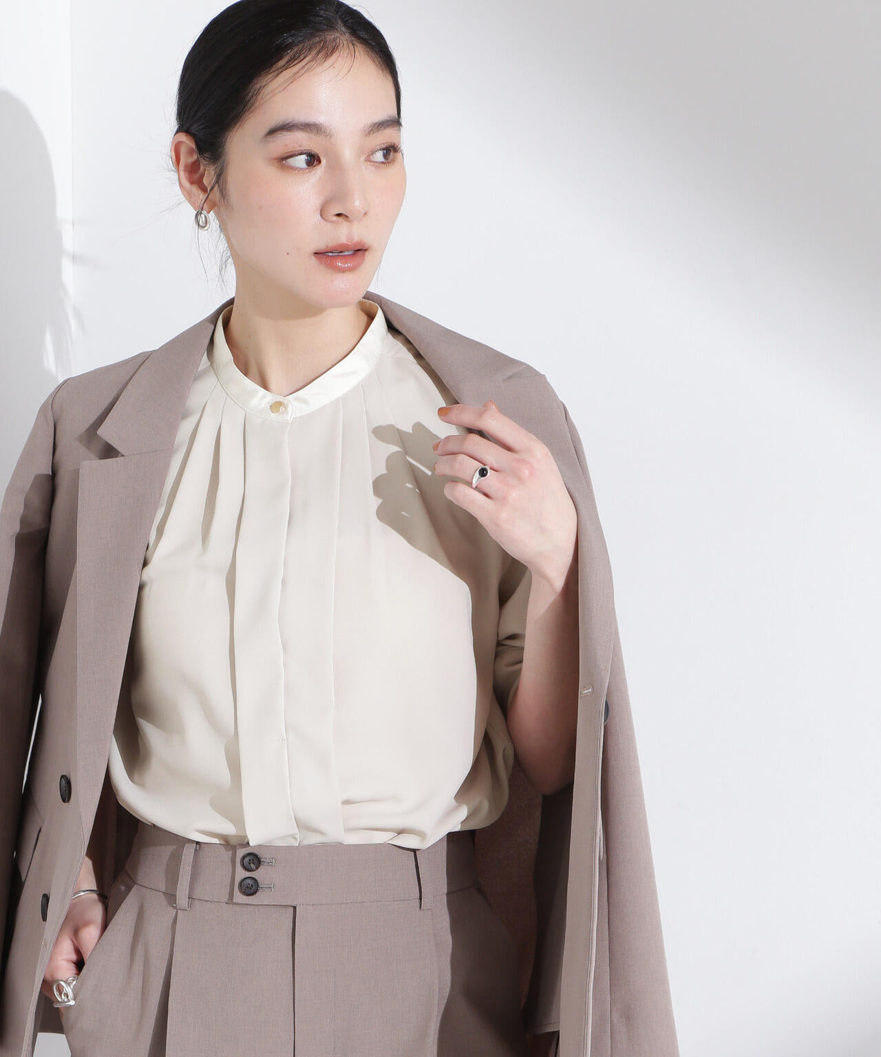 スタンドバイカラータックブラウス 半袖 6695121306