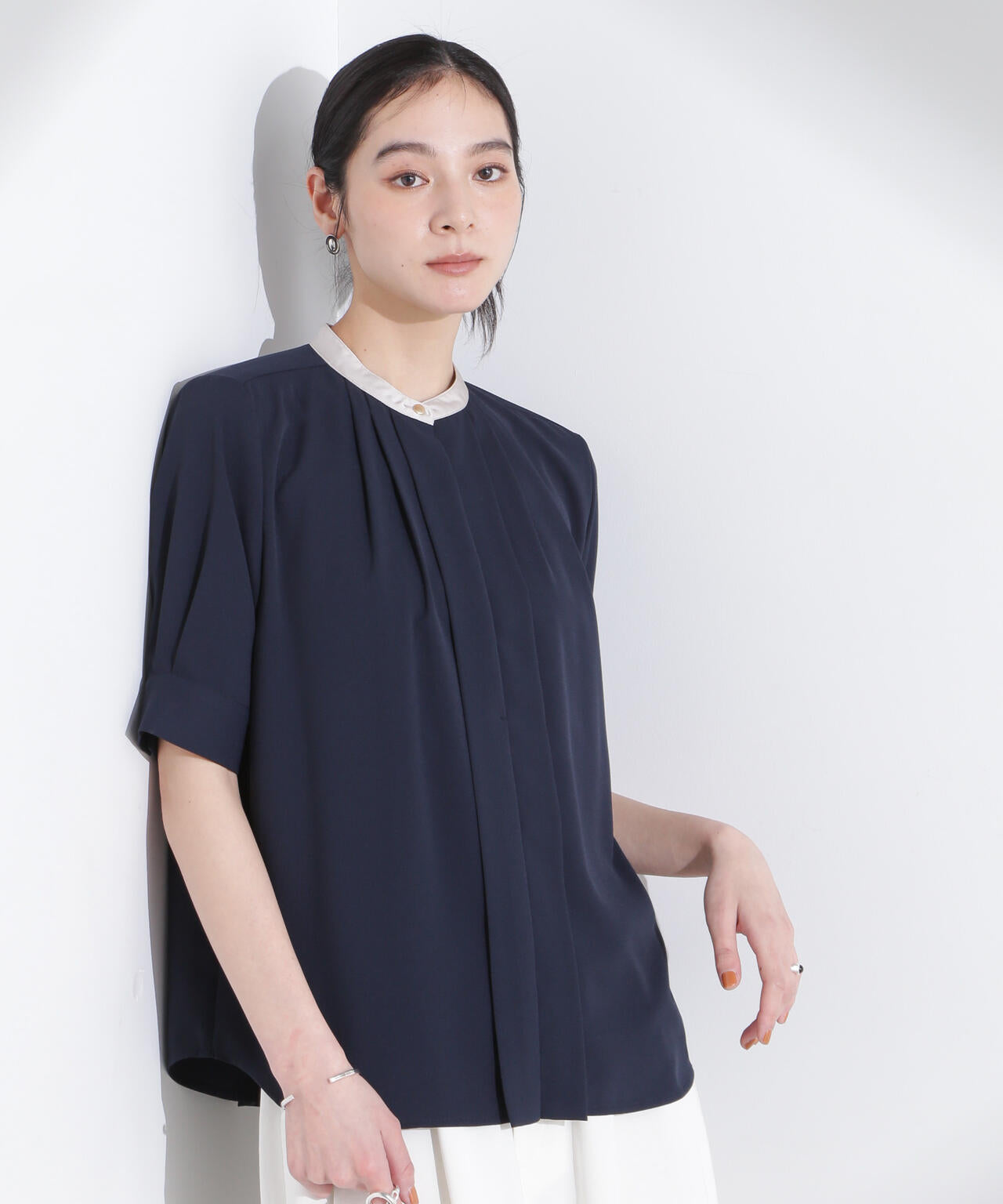 スタンドバイカラータックブラウス 半袖 6695121306