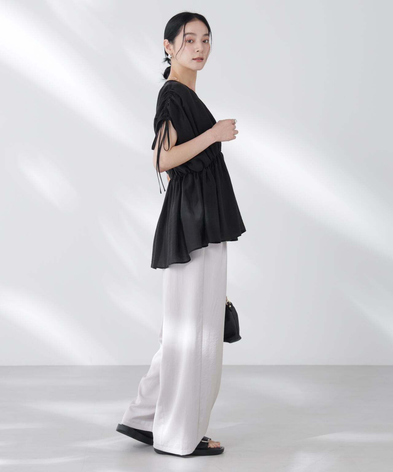 リネン混シアーギャザージップブラウス 6695121308