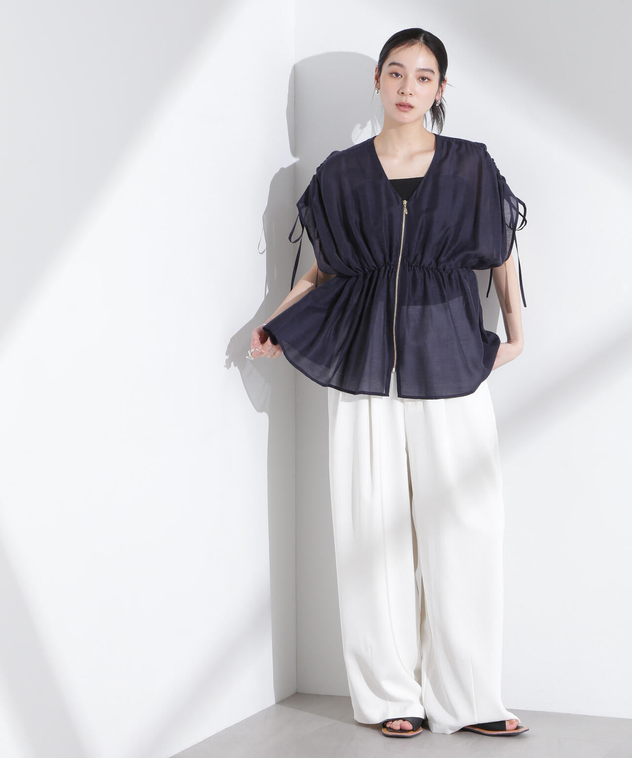 リネン混シアーギャザージップブラウス 6695121308