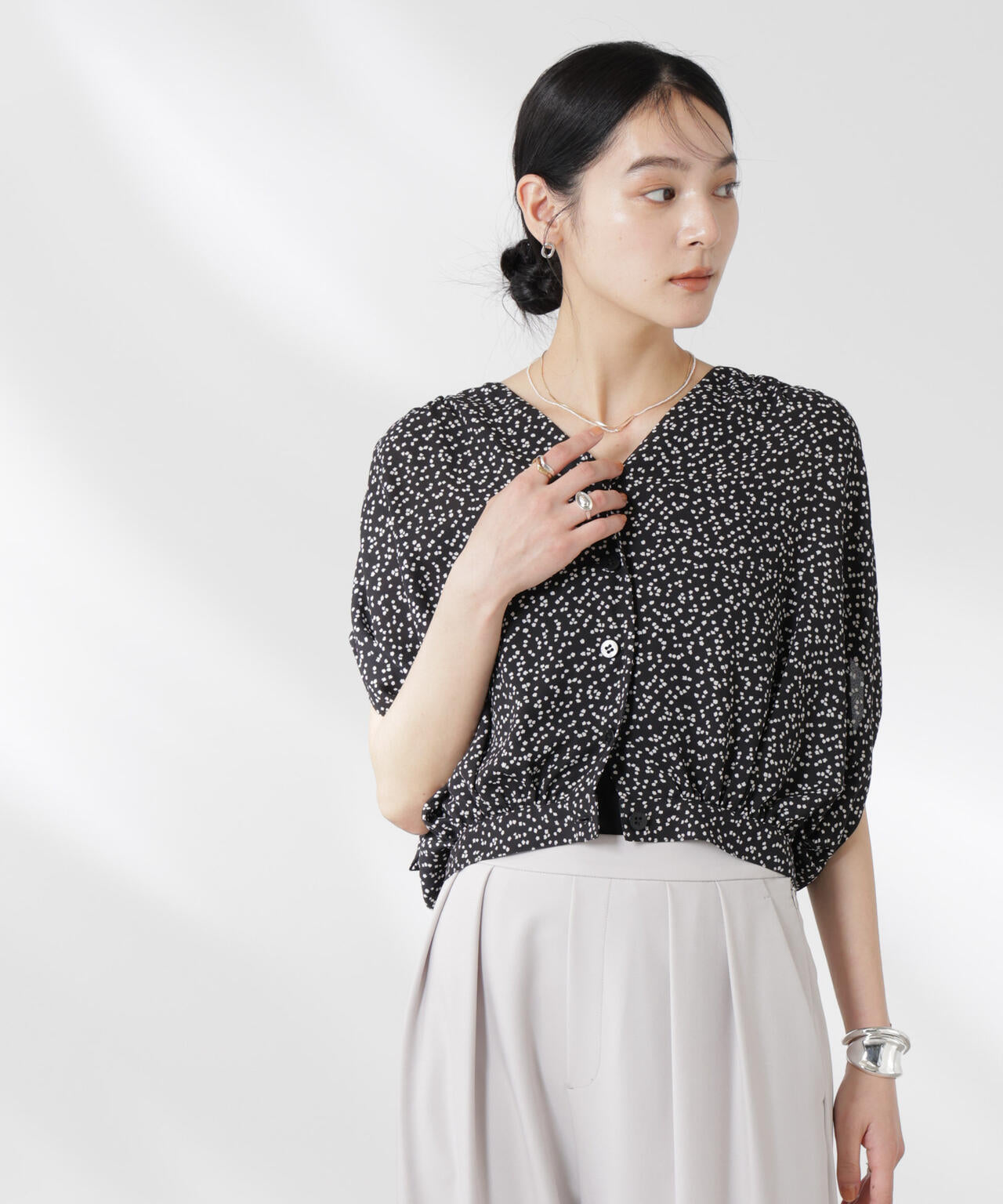 ランダムドットショート丈Vネックブラウス 6695121314