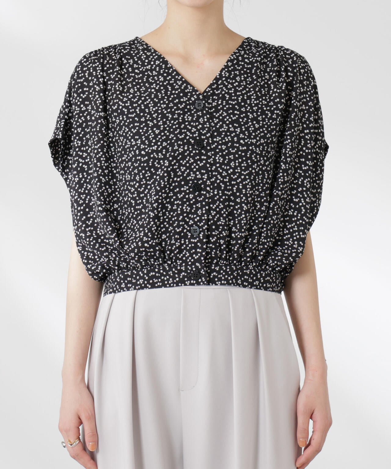 ランダムドットショート丈Vネックブラウス 6695121314